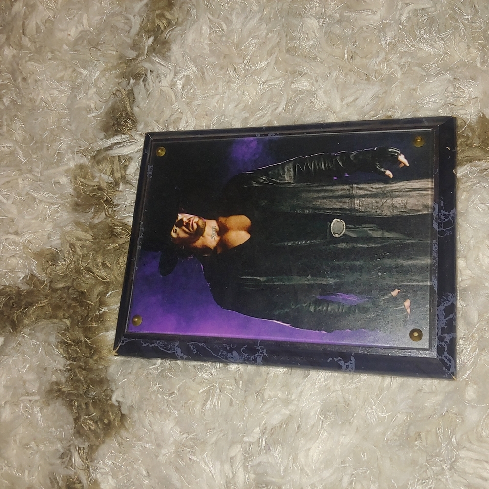 WWE ▪ undertaker 8" x 6" marble frame picture